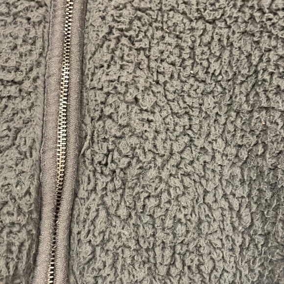 GRAY HOLLISTER WOMENS SHERPA FLEECE JACKET, SIZE SMALL, ZIPPER FRONT,  POCKETS - Picture 5 of 8
